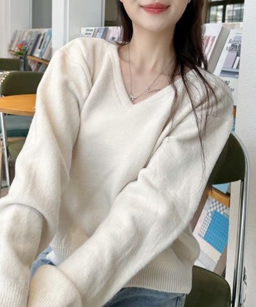 Ada.(エイダ)の「Vネック フラッフィー ニット(ニット/セーター・レディース・チャコール/イエロー/ホワイト/ブラウン/ライトブルー・FREE)」の9枚目の写真