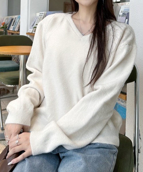 Ada.(エイダ)の「Vネック フラッフィー ニット(ニット/セーター・レディース・チャコール/イエロー/ホワイト/ブラウン/ライトブルー・FREE)」の10枚目の写真