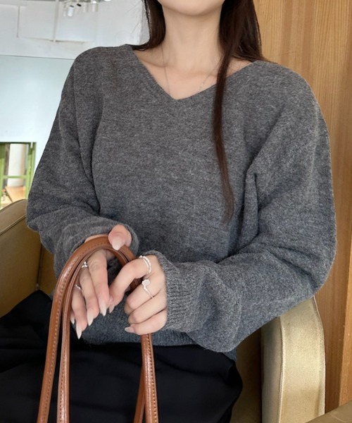 Ada.(エイダ)の「Vネック フラッフィー ニット(ニット/セーター・レディース・チャコール/イエロー/ホワイト/ブラウン/ライトブルー・FREE)」の13枚目の写真