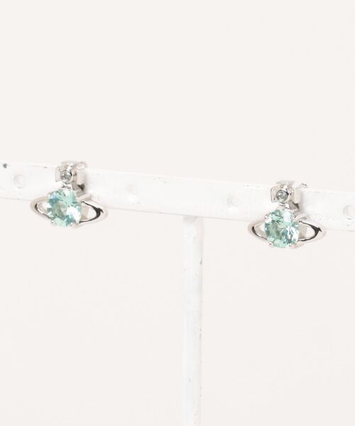 Vivienne Westwood(ヴィヴィアンウエストウッド)の「REINA EARRINGS(ピアス(両耳用)・レディース・シルバー/グリーン系その他/ブルー・FREE)」の2枚目の写真