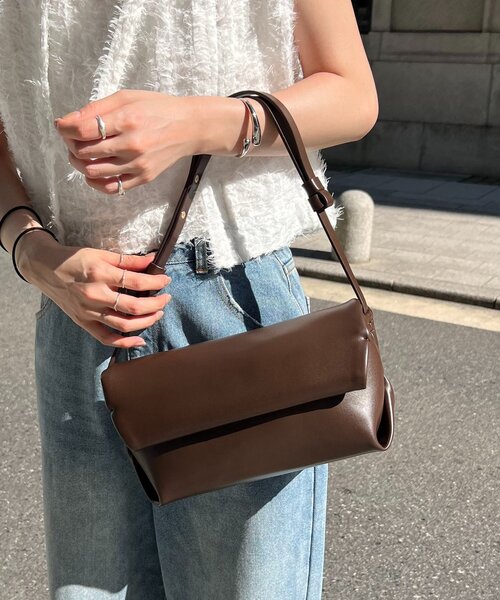 CAPRICIEUX LE'MAGE（カプリシューレマージュ）の「【500mlペットボトル収納可◎】ロールバッグ（ショルダーバッグ・レディース・ブラウン/ブラック・FREE）」の2枚目の写真