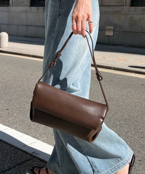 CAPRICIEUX LE'MAGE（カプリシューレマージュ）の「【500mlペットボトル収納可◎】ロールバッグ（ショルダーバッグ・レディース・ブラウン/ブラック・FREE）」の15枚目の写真