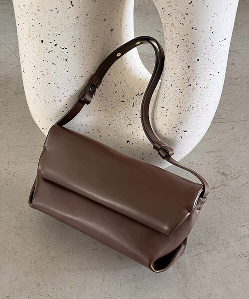 CAPRICIEUX LE'MAGE（カプリシューレマージュ）の「【500mlペットボトル収納可◎】ロールバッグ（ショルダーバッグ・レディース・ブラウン/ブラック・FREE）」の17枚目の写真