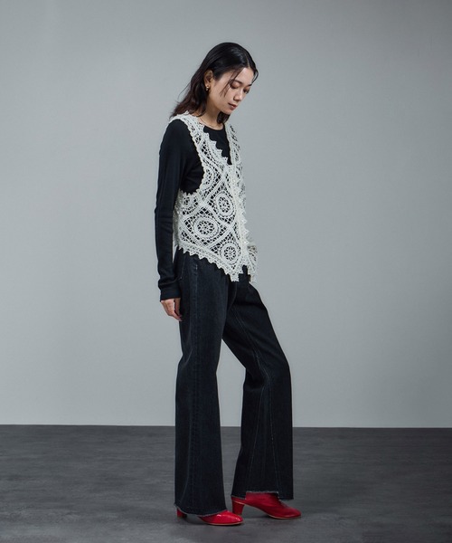SALON adam et rope'（サロン アダム エ ロペ）の「エンブロイダリーレースジレ（ベスト・レディース・ブラック/オフホワイト・FREE）」の15枚目の写真