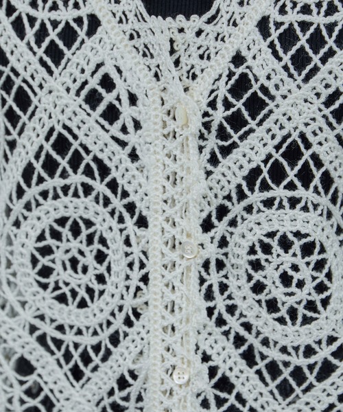 SALON adam et rope'（サロン アダム エ ロペ）の「エンブロイダリーレースジレ（ベスト・レディース・ブラック/オフホワイト・FREE）」の13枚目の写真