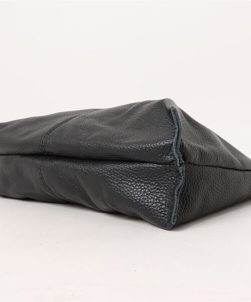 andrea cardone(アンドレアカルドネ)の「【ANDREA CARDONE】シュリンクレザーショルダーバッグ(Q56390)(ショルダーバッグ・レディース・ブラック/グレイッシュベージュ/オフホワイト・ALL)」の12枚目の写真