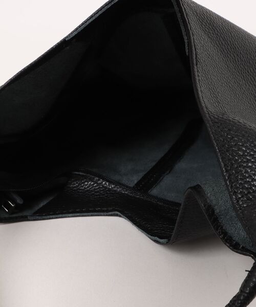 andrea cardone(アンドレアカルドネ)の「【ANDREA CARDONE】シュリンクレザーショルダーバッグ(Q56390)(ショルダーバッグ・レディース・ブラック/グレイッシュベージュ/オフホワイト・ALL)」の13枚目の写真