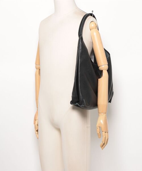 andrea cardone(アンドレアカルドネ)の「【ANDREA CARDONE】シュリンクレザーショルダーバッグ(Q56390)(ショルダーバッグ・レディース・ブラック/グレイッシュベージュ/オフホワイト・ALL)」の14枚目の写真