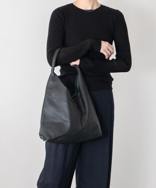 andrea cardone(アンドレアカルドネ)の「【ANDREA CARDONE】シュリンクレザーショルダーバッグ(Q56390)(ショルダーバッグ・レディース・ブラック/グレイッシュベージュ/オフホワイト・ALL)」の6枚目の写真