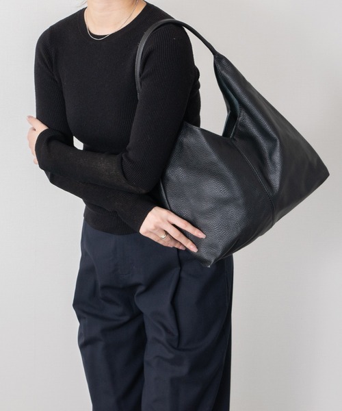 andrea cardone(アンドレアカルドネ)の「【ANDREA CARDONE】シュリンクレザーショルダーバッグ(Q56390)(ショルダーバッグ・レディース・ブラック/グレイッシュベージュ/オフホワイト・ALL)」の8枚目の写真