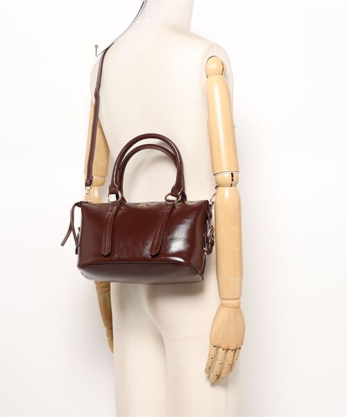 GORGE(ゴージ)の「《高見えレザー風×万能サイズ》エレガンス2WAYボストンバッグ ショルダー・ハンド両用◎(ボストンバッグ・レディース・ブラック/ブラウン/アイボリー・F)」の16枚目の写真