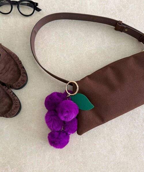 fredy emue（フレディエミュ）の「マスカットチャーム（チャーム・レディース・パープル/ライトグリーン・FREE）」の2枚目の写真