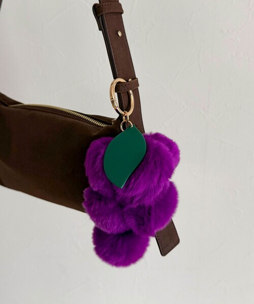 fredy emue（フレディエミュ）の「マスカットチャーム（チャーム・レディース・パープル/ライトグリーン・FREE）」の5枚目の写真