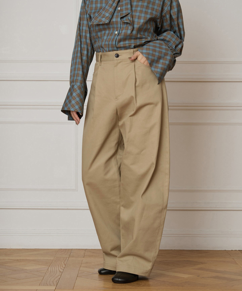 IENA LA BOUCLE（イエナラブークル）の「IENA LA BOUCLE ハイカウントツイルバレルパンツ（その他パンツ・レディース・ベージュ/グリーン・34/36/38/40）」の5枚目の写真