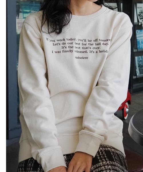 &soiree(アンドソワレ)の「【&soiree】メッセージ刺繍裏毛スウェットクルーネックプルオーバー(スウェット・レディース・杢グレー/ベージュ/ネイビー・FREE)」の1枚目の写真
