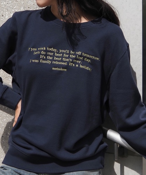 &soiree(アンドソワレ)の「【&soiree】メッセージ刺繍裏毛スウェットクルーネックプルオーバー(スウェット・レディース・杢グレー/ベージュ/ネイビー・FREE)」の3枚目の写真