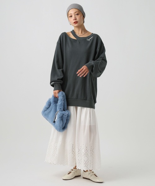 BAYFLOW（ベイフロー）の「[デザインスウェット]スリットデザインチュニック（スウェット・レディース・ネイビー/イエロー/アイボリー・FREE）」の4枚目の写真