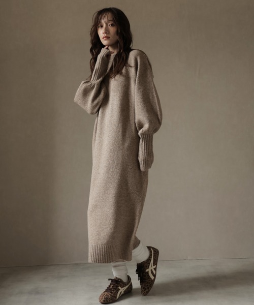 Ulysses(ユリシス)の「指ぬきボリューム袖クルーメランジニットワンピ(ワンピース・レディース・ブラウン/チャコール/ナチュラル・M)」の2枚目の写真