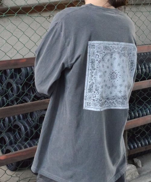 DOUBLE STEAL(ダブルスティール)の「バンダナ プリント ロンT 天竺 ピグメント加工(Tシャツ/カットソー・メンズ・オフホワイト/カーキ/ブラック/バーガンディー・LARGE/MEDIUM)」の2枚目の写真
