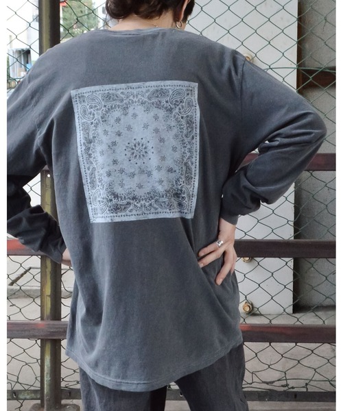 DOUBLE STEAL(ダブルスティール)の「バンダナ プリント ロンT 天竺 ピグメント加工(Tシャツ/カットソー・メンズ・オフホワイト/カーキ/ブラック/バーガンディー・LARGE/MEDIUM)」の7枚目の写真