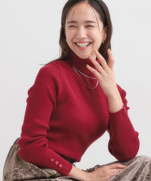 SHOO・LA・RUE（シューラルー）の「【絶妙なゆるピタ/洗濯機可】ちくちくしにくい リブタートルネック やわらかニット【CIRCRIC】（ニット/セーター・レディース・ライトグレー/グリーン系/ブラック/レッド系1/ホワイト系5/オフホワイト/チャコールグレー/ライトパープル/ブルー系その他・02/03/04/01）」の9枚目の写真