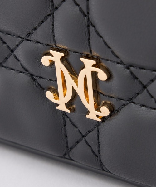 one after another NICE CLAUP（ワンアフターアナザーナイスクラップ）の「エンブレム付きキルティングバニティーバッグ（ショルダーバッグ・レディース・アイボリー/ホワイト×ブラック/ブラック/ピンク・FREE）」の7枚目の写真