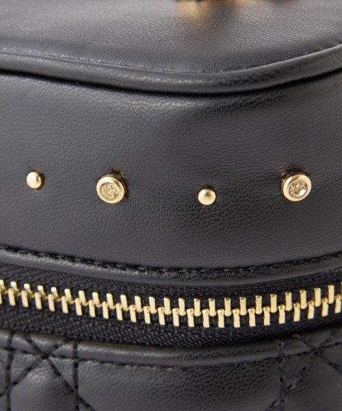 one after another NICE CLAUP（ワンアフターアナザーナイスクラップ）の「エンブレム付きキルティングバニティーバッグ（ショルダーバッグ・レディース・アイボリー/ホワイト×ブラック/ブラック/ピンク・FREE）」の14枚目の写真