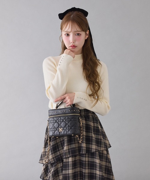 one after another NICE CLAUP（ワンアフターアナザーナイスクラップ）の「エンブレム付きキルティングバニティーバッグ（ショルダーバッグ・レディース・アイボリー/ホワイト×ブラック/ブラック/ピンク・FREE）」の20枚目の写真