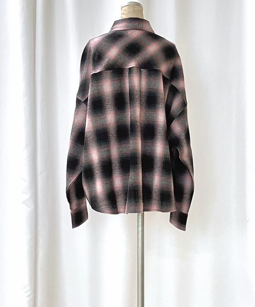 Q（キュー）の「シャドーチェックオーバーサイズシャツ（シャツ/ブラウス・レディース・ピンク系その他/グリーン系その他・MEDIUM）」の18枚目の写真