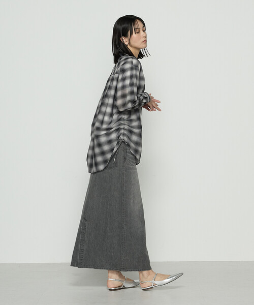 Gabardine K.T（ギャバジンケーティー）の「シアーボイルチェック ドロストシアーシャツ（シャツ/ブラウス・レディース・ベージュ/チャコール・9号）」の3枚目の写真