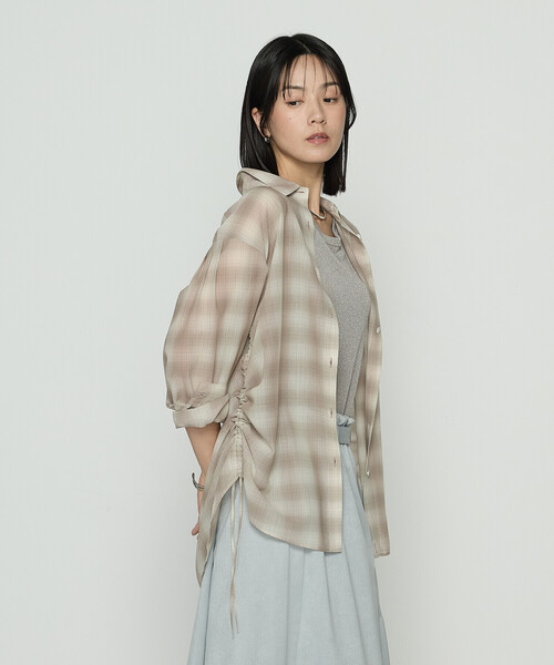 Gabardine K.T（ギャバジンケーティー）の「シアーボイルチェック ドロストシアーシャツ（シャツ/ブラウス・レディース・ベージュ/チャコール・9号）」の8枚目の写真