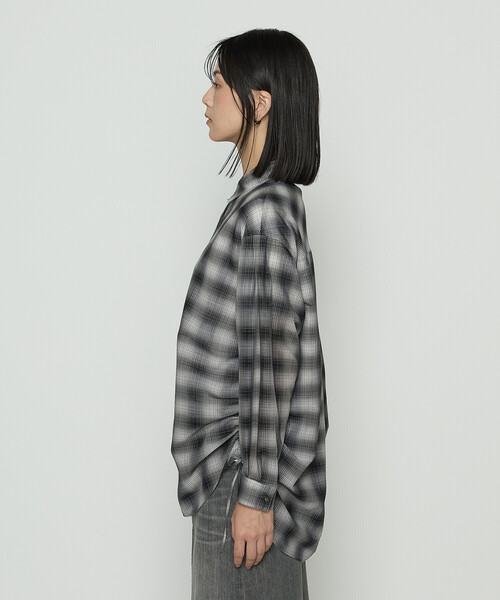 Gabardine K.T（ギャバジンケーティー）の「シアーボイルチェック ドロストシアーシャツ（シャツ/ブラウス・レディース・ベージュ/チャコール・9号）」の10枚目の写真