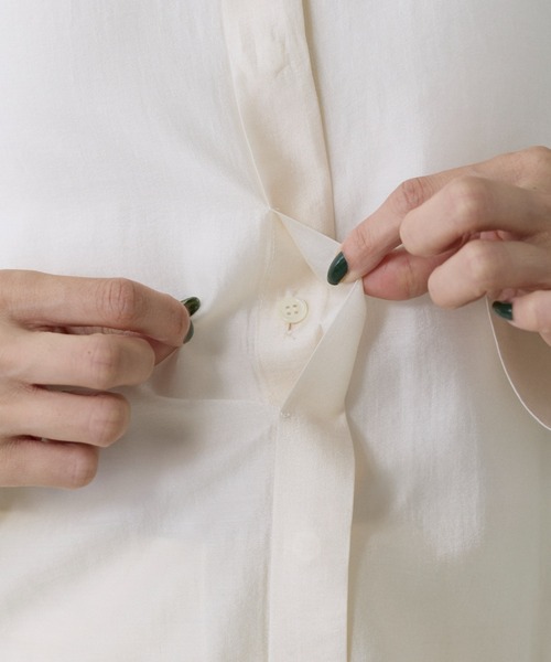 INED(イネド)の「ミクスチャー分繊 ラメドットブラウス(シャツ/ブラウス・レディース・アイボリー/ネイビー・9号/11号)」の12枚目の写真