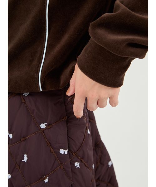 emmi（エミ）の「パイピングデザインベロアトップス（Tシャツ/カットソー・レディース・ブラウン/アイボリー/ライトブルー・F）」の10枚目の写真