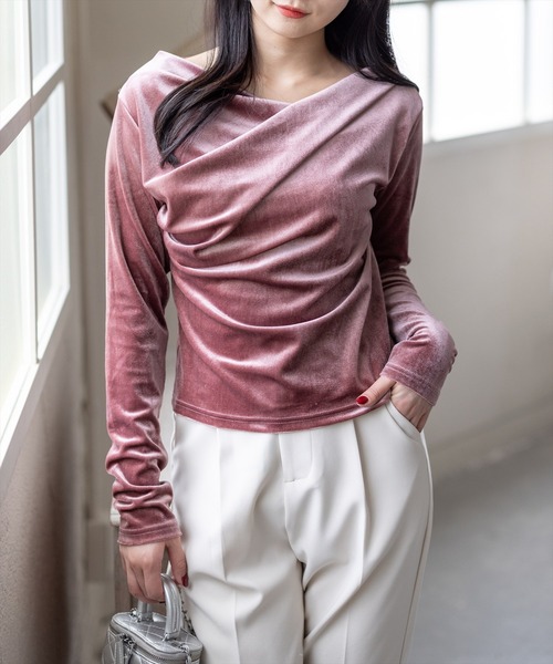 CLEAR BASIC（クリアベーシック）の「ベロアドレープトップス[大人 フェミニン 上品]≪AW新作≫（Tシャツ/カットソー・レディース・ライトベージュ/チャコールグレー/モカ/ピンク・F）」の4枚目の写真