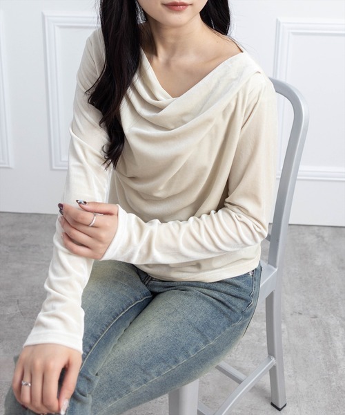 CLEAR BASIC（クリアベーシック）の「ベロアドレープトップス[大人 フェミニン 上品]≪AW新作≫（Tシャツ/カットソー・レディース・ライトベージュ/チャコールグレー/モカ/ピンク・F）」の3枚目の写真