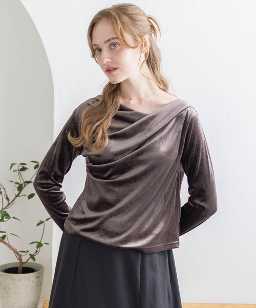 CLEAR BASIC（クリアベーシック）の「ベロアドレープトップス[大人 フェミニン 上品]≪AW新作≫（Tシャツ/カットソー・レディース・ライトベージュ/チャコールグレー/モカ/ピンク・F）」の5枚目の写真