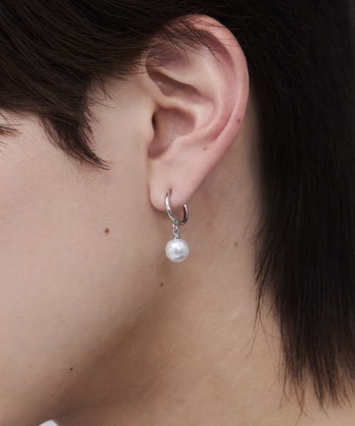 WYZ surgical stainless(ダブリューワイジィーサージカルステンレス)の「【 金属アレルギー対応 】パール フープピアス サージカルステンレス(両耳用)(ピアス(両耳用)・メンズ・シルバー・FREE)」の1枚目の写真