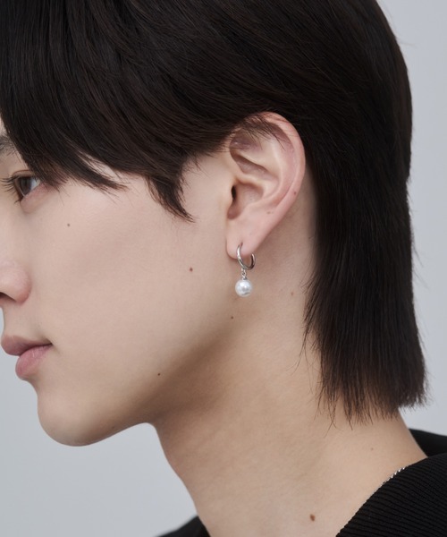 WYZ surgical stainless(ダブリューワイジィーサージカルステンレス)の「【 金属アレルギー対応 】パール フープピアス サージカルステンレス(両耳用)(ピアス(両耳用)・メンズ・シルバー・FREE)」の2枚目の写真
