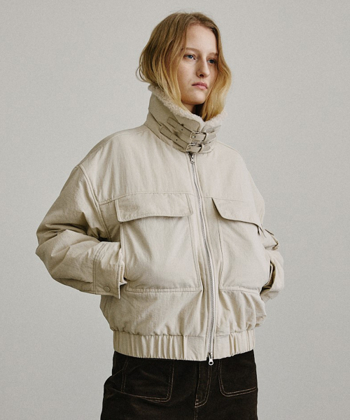 ARTID(アルティーダ)の「ポケットファーカラージャンパー_LIGHT BEIGE(その他アウター・レディース・ベージュ・SMALL/MEDIUM)」の2枚目の写真