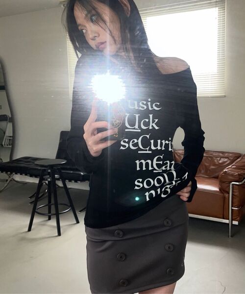 MUCENT(ムセント)の「タイパーレタリングUネックロングスリーブT(Tシャツ/カットソー・レディース・ブラック・FREE)」の5枚目の写真