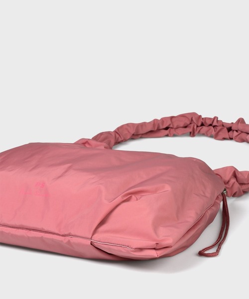 Paul Smith（ポールスミス）の「PSパッファー トートバッグ / 555428 WB181T（ショルダーバッグ・レディース・ブラック/ローズ・FREE）」の10枚目の写真