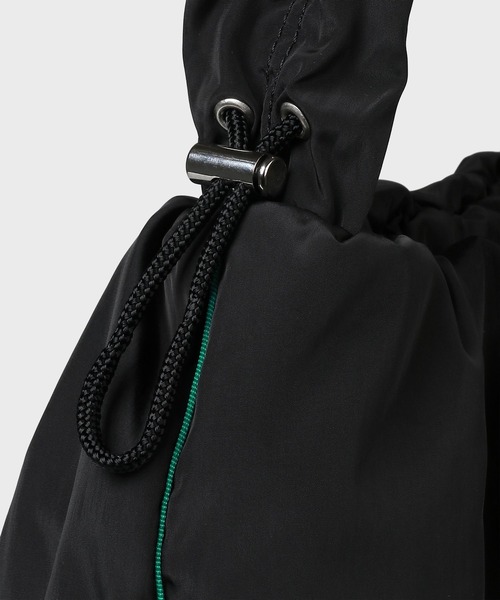 Paul Smith（ポールスミス）の「PSパッファー トートバッグ / 555428 WB181T（ショルダーバッグ・レディース・ブラック/ローズ・FREE）」の3枚目の写真