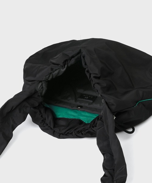 Paul Smith（ポールスミス）の「PSパッファー トートバッグ / 555428 WB181T（ショルダーバッグ・レディース・ブラック/ローズ・FREE）」の4枚目の写真