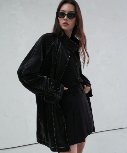 Vivacious（ビバシャス）の「Angti Art Leather McCoat BLACK（トレンチコート・レディース・ブラック・FREE）」の2枚目の写真
