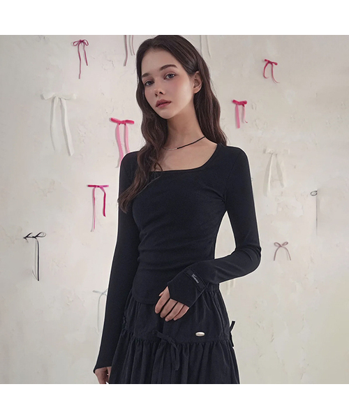 Vivacious(ビバシャス)の「Square Neck Tee_2Colors(Tシャツ/カットソー・レディース・ホワイト/ブラック・SMALL/MEDIUM)」の1枚目の写真