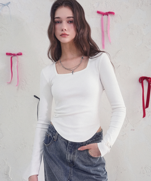 Vivacious(ビバシャス)の「Square Neck Tee_2Colors(Tシャツ/カットソー・レディース・ホワイト/ブラック・SMALL/MEDIUM)」の4枚目の写真