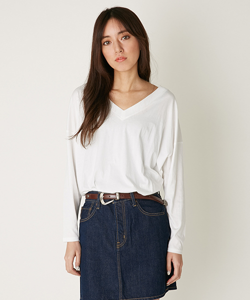 MOUSSY(マウジー)の「ERI LOOSE V/N TEE(Tシャツ/カットソー・レディース・ホワイト/ブラック/ベージュ/オレンジ/ライトブルー/ライトピンク・FREE)」の2枚目の写真