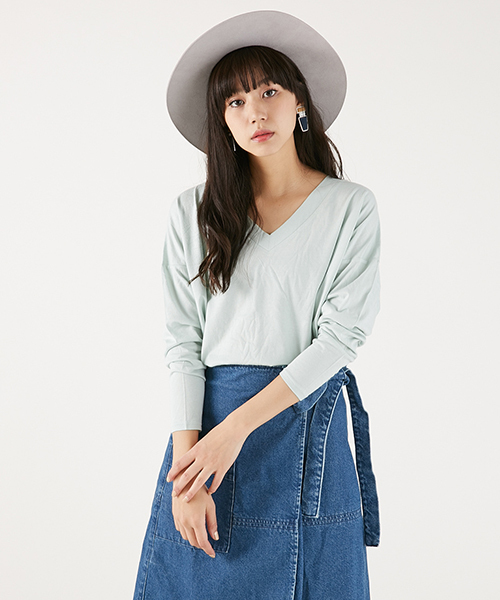 MOUSSY(マウジー)の「ERI LOOSE V/N TEE(Tシャツ/カットソー・レディース・ホワイト/ブラック/ベージュ/オレンジ/ライトブルー/ライトピンク・FREE)」の1枚目の写真