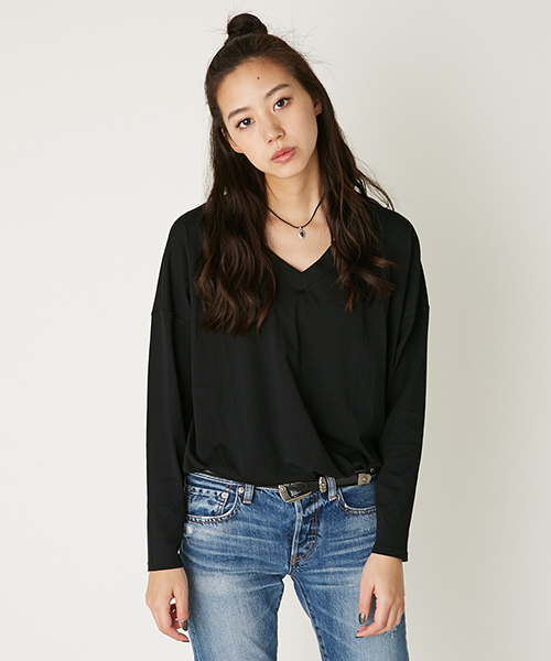 MOUSSY(マウジー)の「ERI LOOSE V/N TEE(Tシャツ/カットソー・レディース・ホワイト/ブラック/ベージュ/オレンジ/ライトブルー/ライトピンク・FREE)」の3枚目の写真